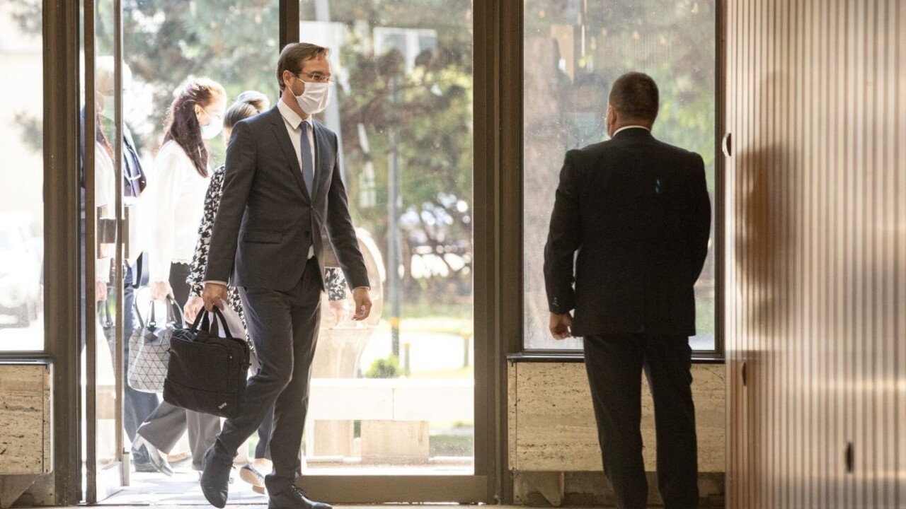 Nútiť nikoho nechceme, prehovoril o očkovaní minister Krajčí
