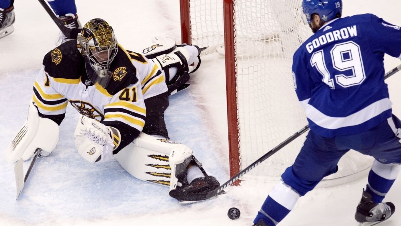 NHL: Halák priviedol Bruins k víťazstvu, Vegas rozdrvil Vancouver