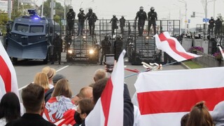 Zadržali popredných aktivistov, v Minsku pomáhali s protestmi