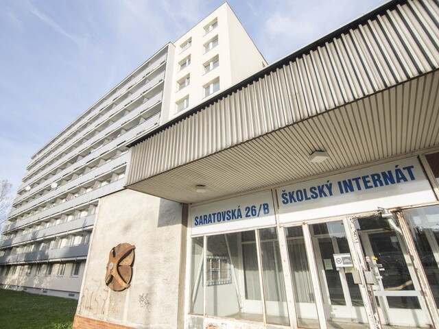 Rúška budú povinné i na internátoch, na návštevy treba zabudnúť