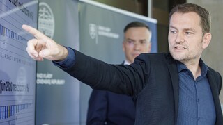 Malo to byť reformné leto. Europoslanec kritizoval mlčanie premiéra