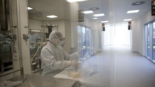 EÚ podpísala dohodu o dodávke vakcíny. Ide o 400 miliónov dávok