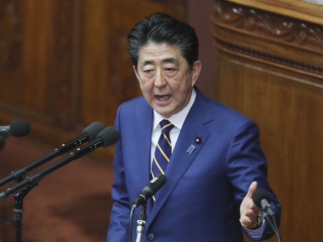 Dlhoročný japonský premiér končí vo funkcii, má vážne dôvody