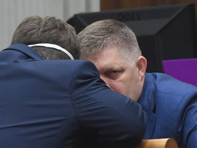Fico chce odvolať dvoch ministrov, Pellegriniho vyzval na odchod
