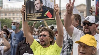 Protesty v Chabarovsku neutíchajú, podporiť chcú Navaľného