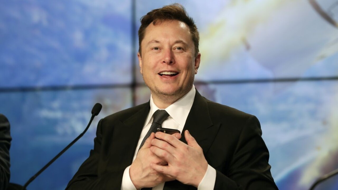 Musk ukázal ošípanú s čipom. Chcú otestovať aj ľudský mozog
