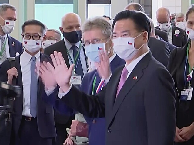 Médiá reagujú na cestu českej delegácie na Taiwan, Čína sa hnevá