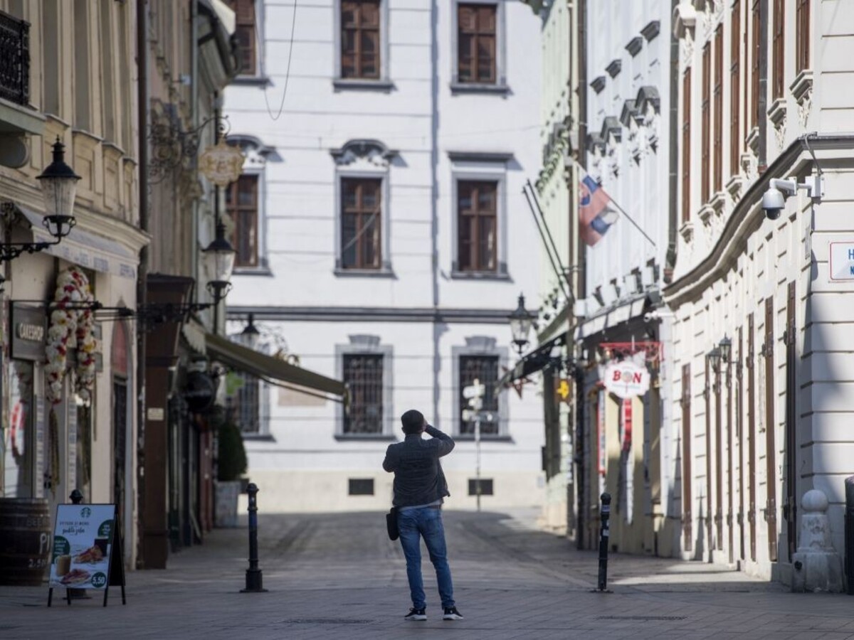 Nákaza je aj na bratislavskom úrade, v centre sprísňujú opatrenia