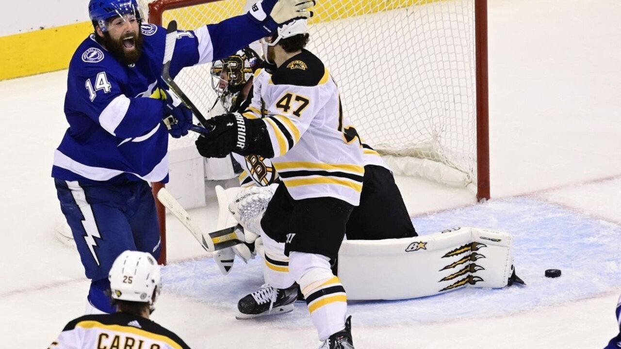 NHL: Pre Boston sa sezóna skončila, Tampa postúpila do finále