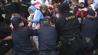 Študenti v Bielorusku vyšli do ulíc, polícia mnohých zadržala