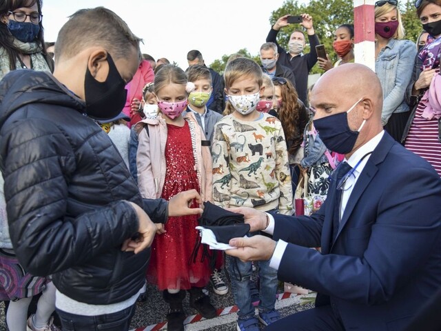 Niektoré školy pre vírus neotvorili. Zvládneme to, verí Gröhling