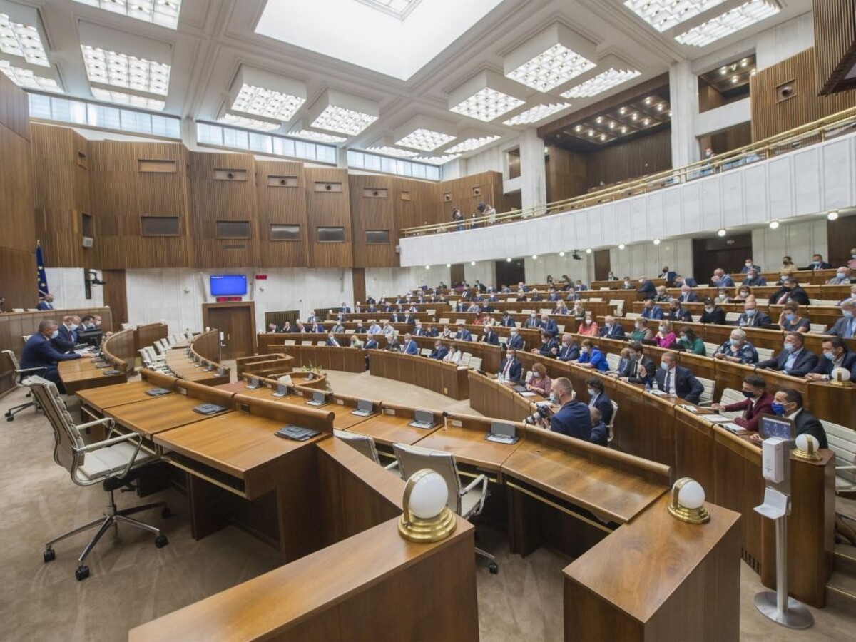 Poslanci schválili zákon o prokuratúre, prešiel aj s pripomienkami