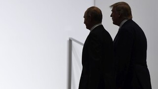 Nechce sa vzoprieť Putinovi, kritizoval Trumpa jeho volebný súper