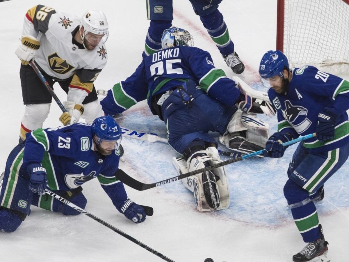 NHL: Canucks a Flyers zabojovali, vynútili si siedme zápasy