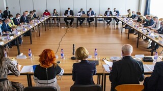 Rokuje Pandemická komisia, čaká nás sprísnenie pravidiel?