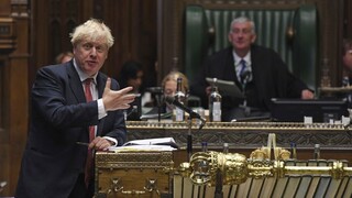 Johnson hrozí odchodom bez dohody, EÚ chce vysvetlenie