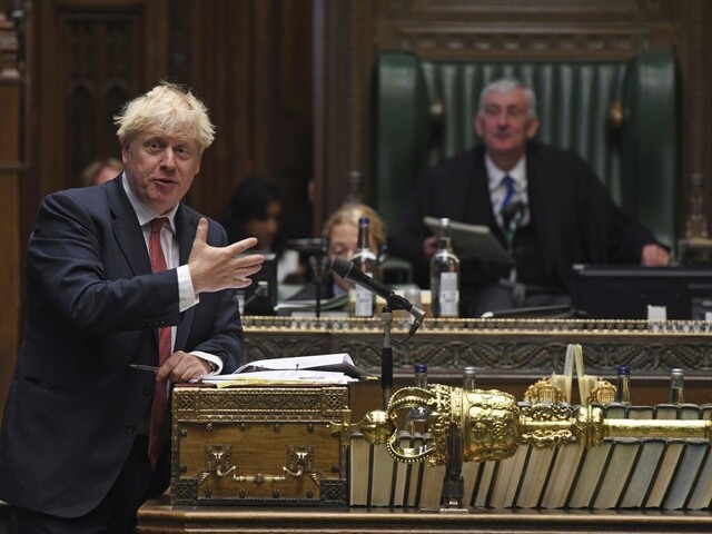 Johnson hrozí odchodom bez dohody, EÚ chce vysvetlenie