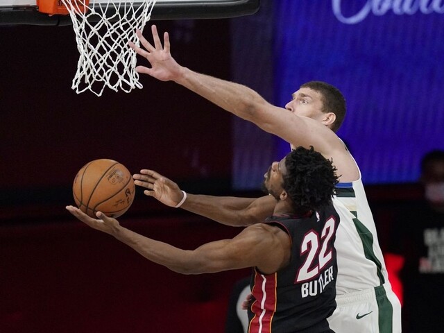 NBA: Milwaukee odvrátili vyradenie, Lakers zvíťazili nad Houstonom