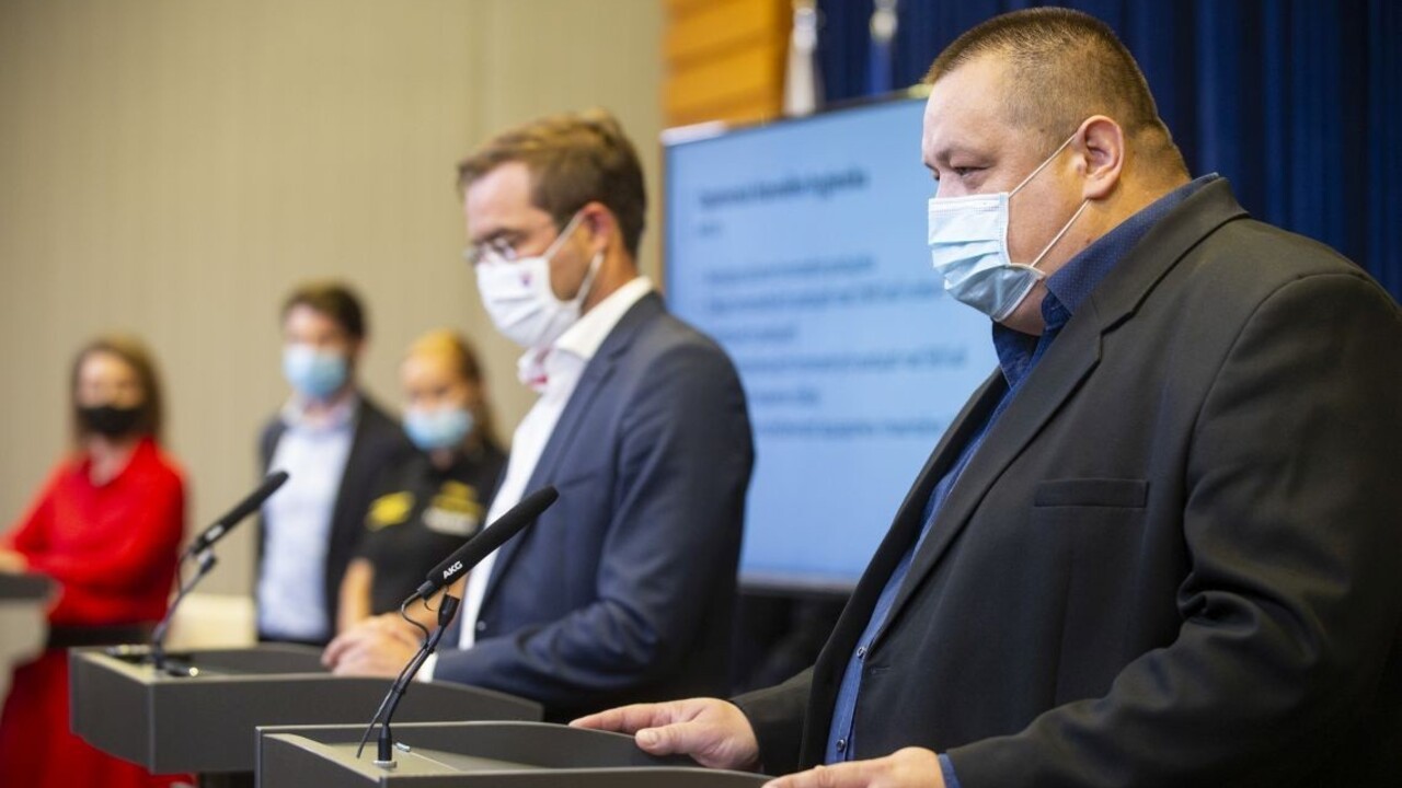 Do karantény musel okrem ministra aj hlavný hygienik Mikas