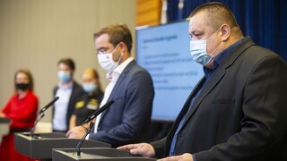 Do karantény musel okrem ministra aj hlavný hygienik Mikas