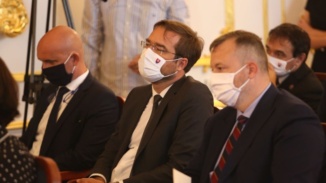 V karanténe je ďalší minister, vraj ide o preventívny krok