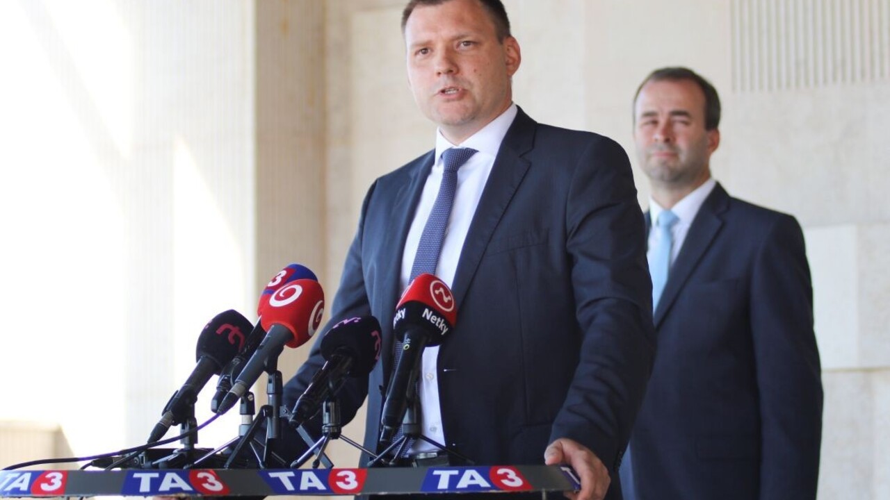 Vyváženosť pri bohoslužbe? Nezávislí poslanci kritizovali sankcie