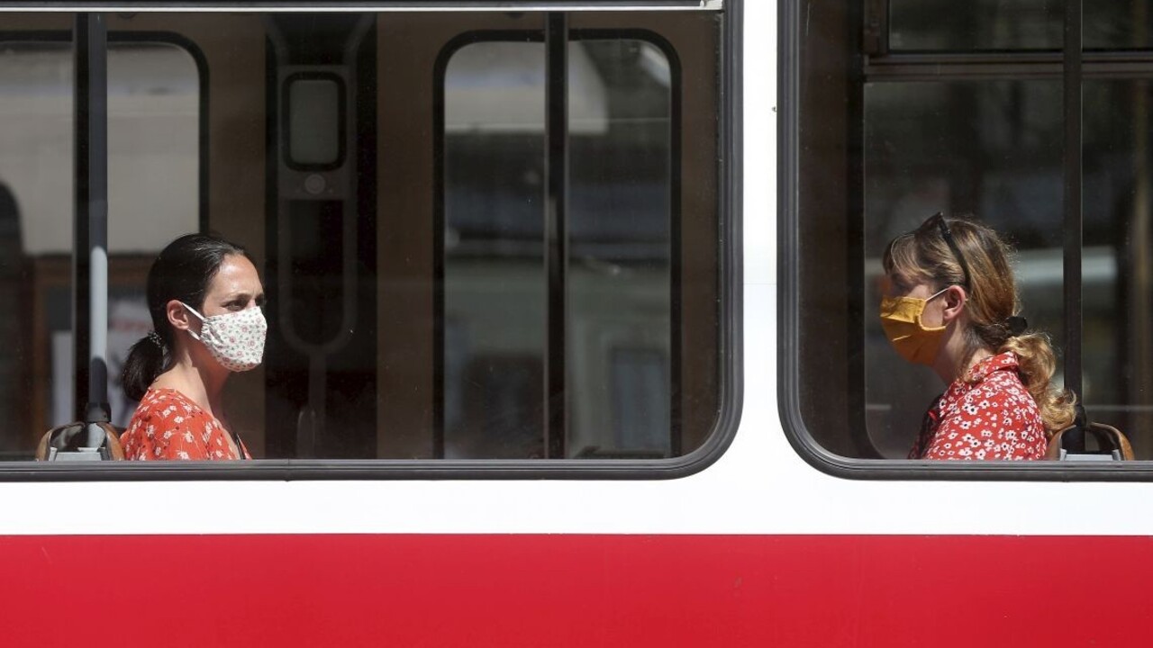 Budapešť sprísňuje, za cestovanie v MHD bez rúška hrozí pokuta