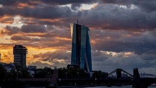 Euro výrazne posilnilo, ECB bude pravdepodobne ešte viac uvoľňovať