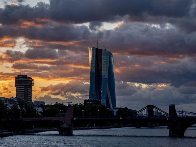 Euro výrazne posilnilo, ECB bude pravdepodobne ešte viac uvoľňovať