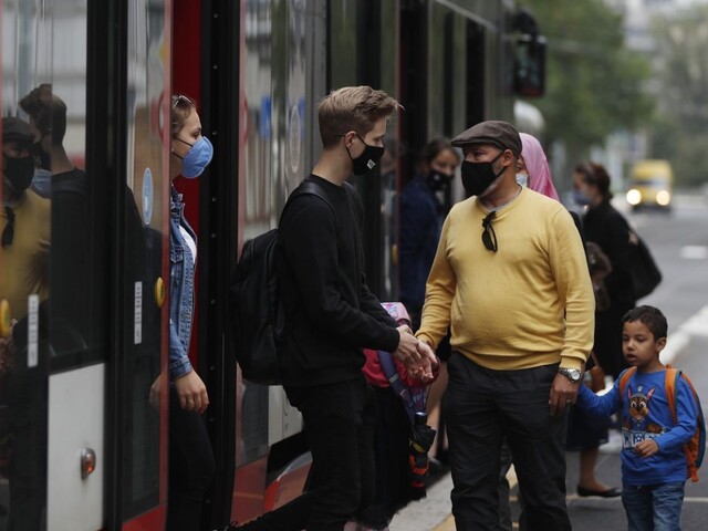 ŠTÚDIO TA3: Epidemiológ P. Smejkal o nových opatreniach v ČR