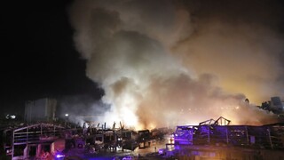 Bejrút opäť ovládol chaos a panika, prístav zachvátili plamene