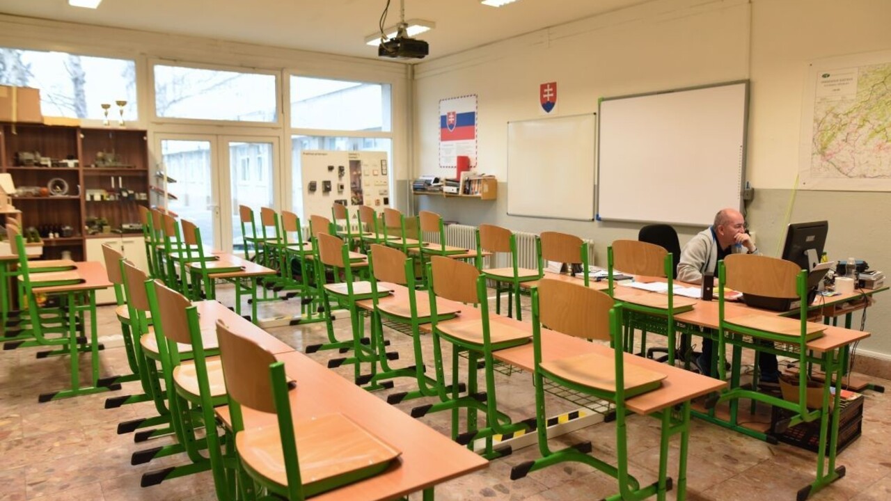 Zatvorili gymnázium na Považí, jeden zo študentov bol pozitívny