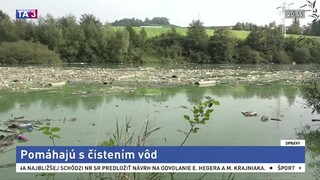 V rieke plávajú tony odpadu, čistenie zostáva na dobrovoľníkoch