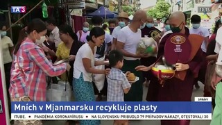 Mních v Mjanmarsku recykluje plasty hromadiace sa v uliciach