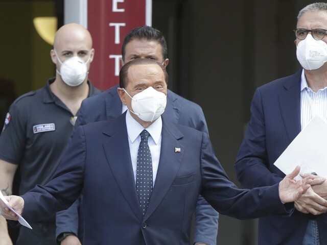 Aj tentoraz som prežil. Berlusconi porazil vírus, prepustili ho