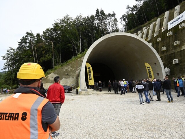 Obyvatelia Milochova sú nespokojní, pre tunel prídu o zastávku