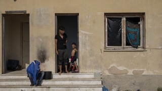 Obyvatelia Lesbosu migrantov nechcú, EÚ im postavila nový tábor