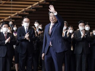 Premiér Abe končí, v Japonsku ho nahradí bývalý hovorca