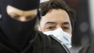 Exsudca, ktorý si intenzívne písal s Kočnerom, pracuje pre politika