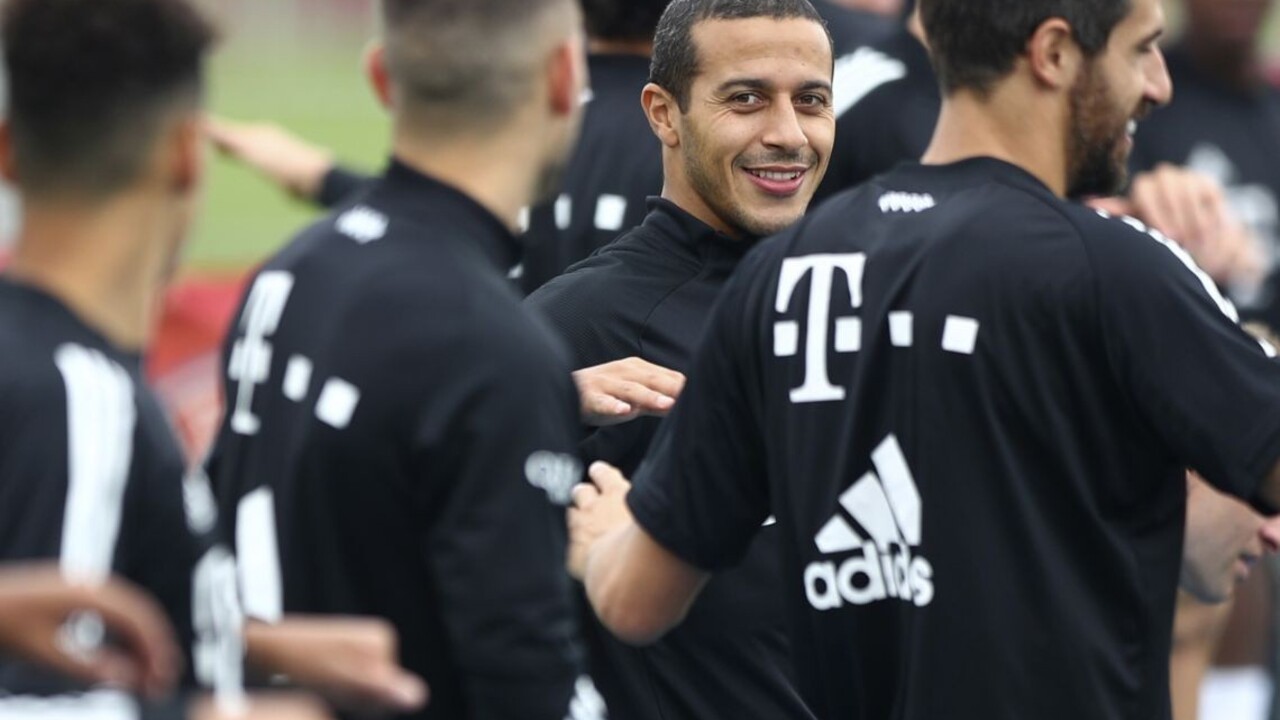 Thiago smeruje na ostrovy, po rokoch si oblečie dres Liverpoolu