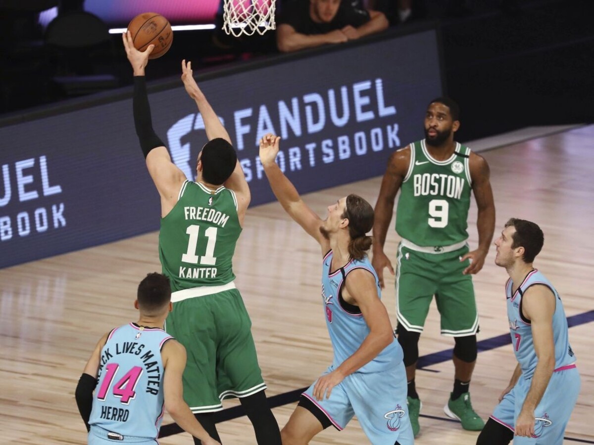 NBA: Miami vedie vo finále konferencie, Dragič si pripísal 25 bodov