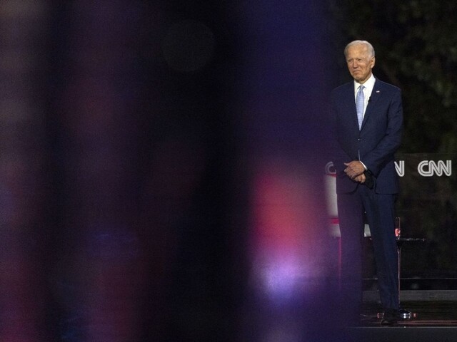 Trumpovi pri vakcínach nemožno dôverovať, tvrdí jeho súper