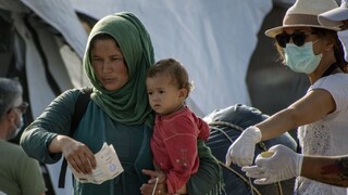 Sťahovanie migrantov komplikuje koronavírus, v tábore sa šíri nákaza