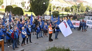 Odborári protestujú. Minister tvrdí, že pre dialóg urobil všetko