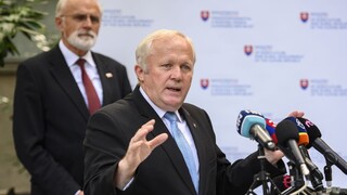 Rozhodli o väzbe v prípade úplatkov pre štátneho tajomníka