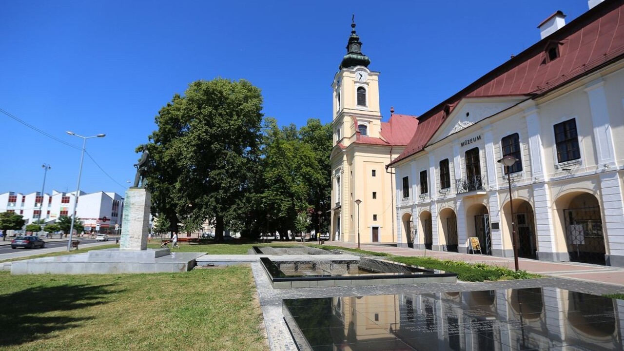 Brezno múzem námestie 1140px (TASR/Branislav Račko)