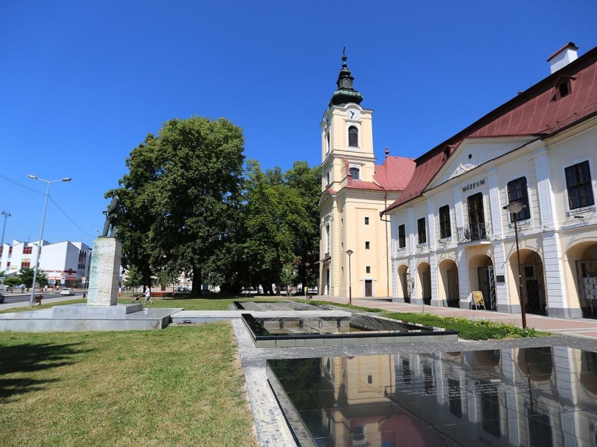 Brezno múzem námestie 1140px (TASR/Branislav Račko)