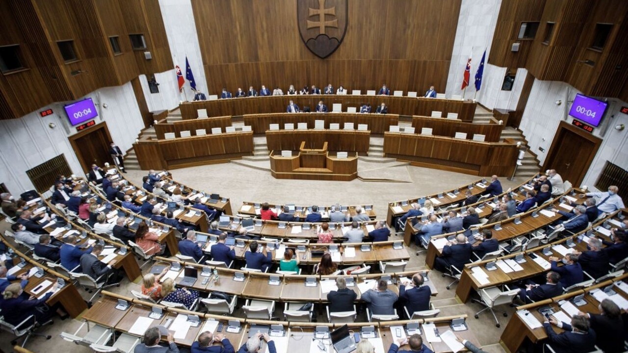 Zverejnili, kedy bude mimoriadna schôdza NR SR k plánu obnovy