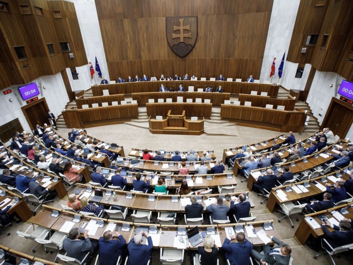 Zverejnili, kedy bude mimoriadna schôdza NR SR k plánu obnovy