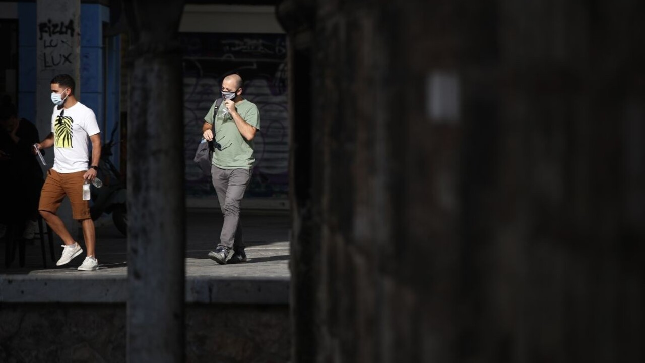 Rúško ich môže stáť slobodu. Odporcom opatrení hrozí prísny trest